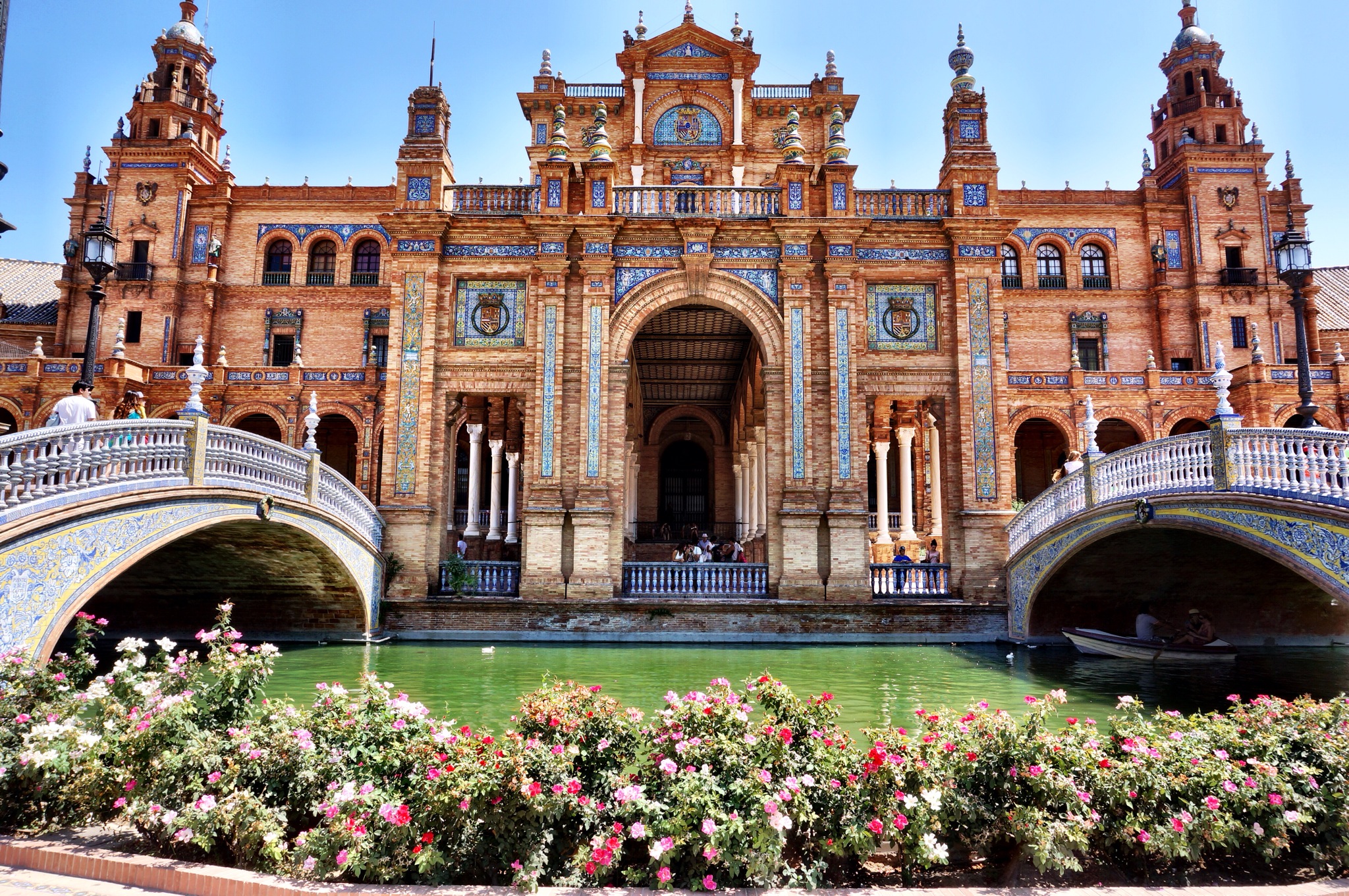 A guide to the most beautiful architecture in Seville, Spain.