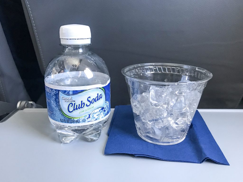 When flying with Elite Airways, soft drinks and water are free and alcoholic beverages are $5.