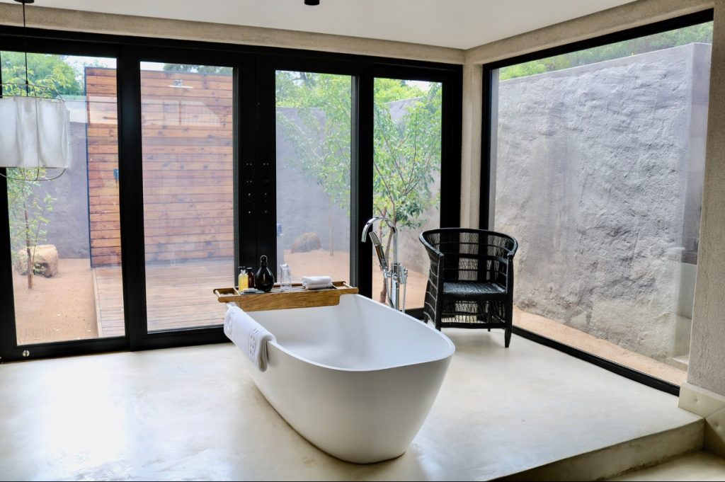 All of the villas at Ivory Lodge have a stand alone indoor tub, shower and outdoor shower with full privacy. 