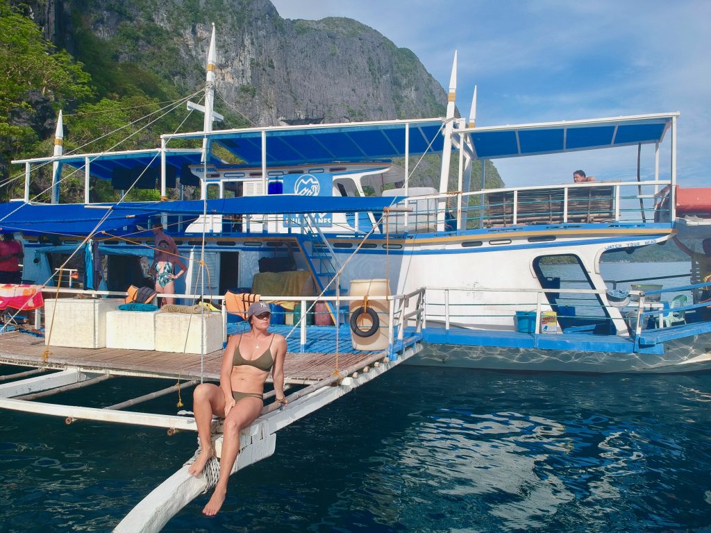 You will spend your days lounging on the boat with Tao Expedition.